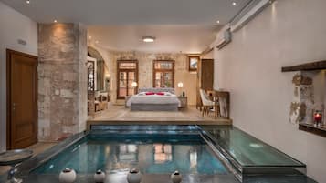 Suite Supérieure, balcon, vue mer (with Heated Private Plunge Pool) | Draps en coton égyptien, literie de qualité supérieure
