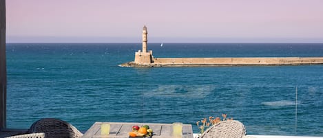 Attico panoramico, 2 camere da letto, idromassaggio, fronte oceano | Terrazza/patio