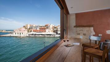 Deluxe Suite, 1 Bedroom, 2 Bathrooms, Sea Facing | Egyptian cotton sheets, premium bedding, free minibar, in-room safe