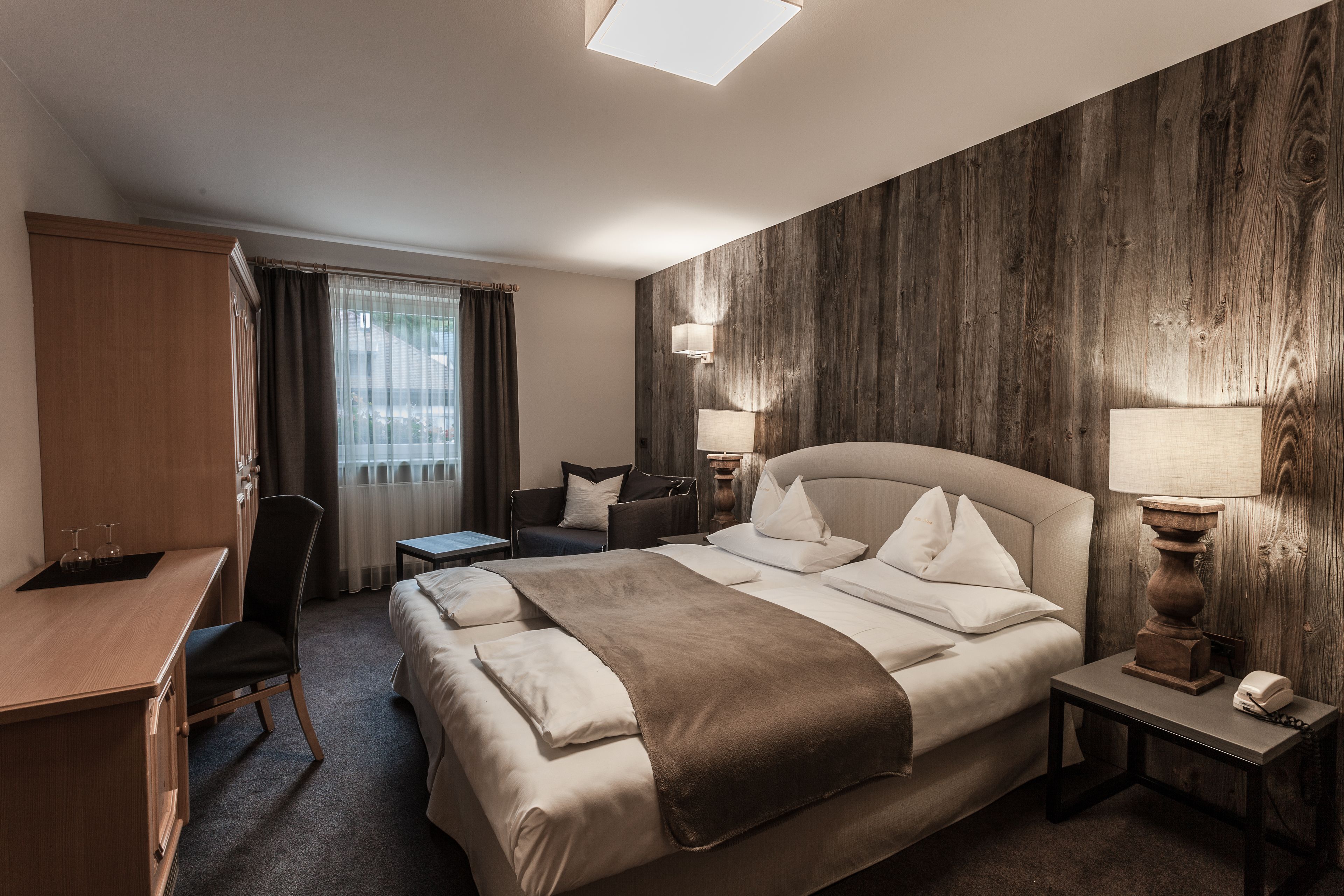 Quarto casal ou duplo | Cofres nos quartos, escrivaninha, berços (sobretaxa), Wi-Fi de cortesia