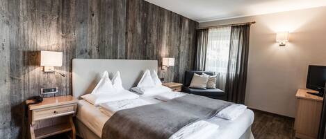 Een kluis op de kamer, een bureau, babybedden (toeslag), gratis wifi