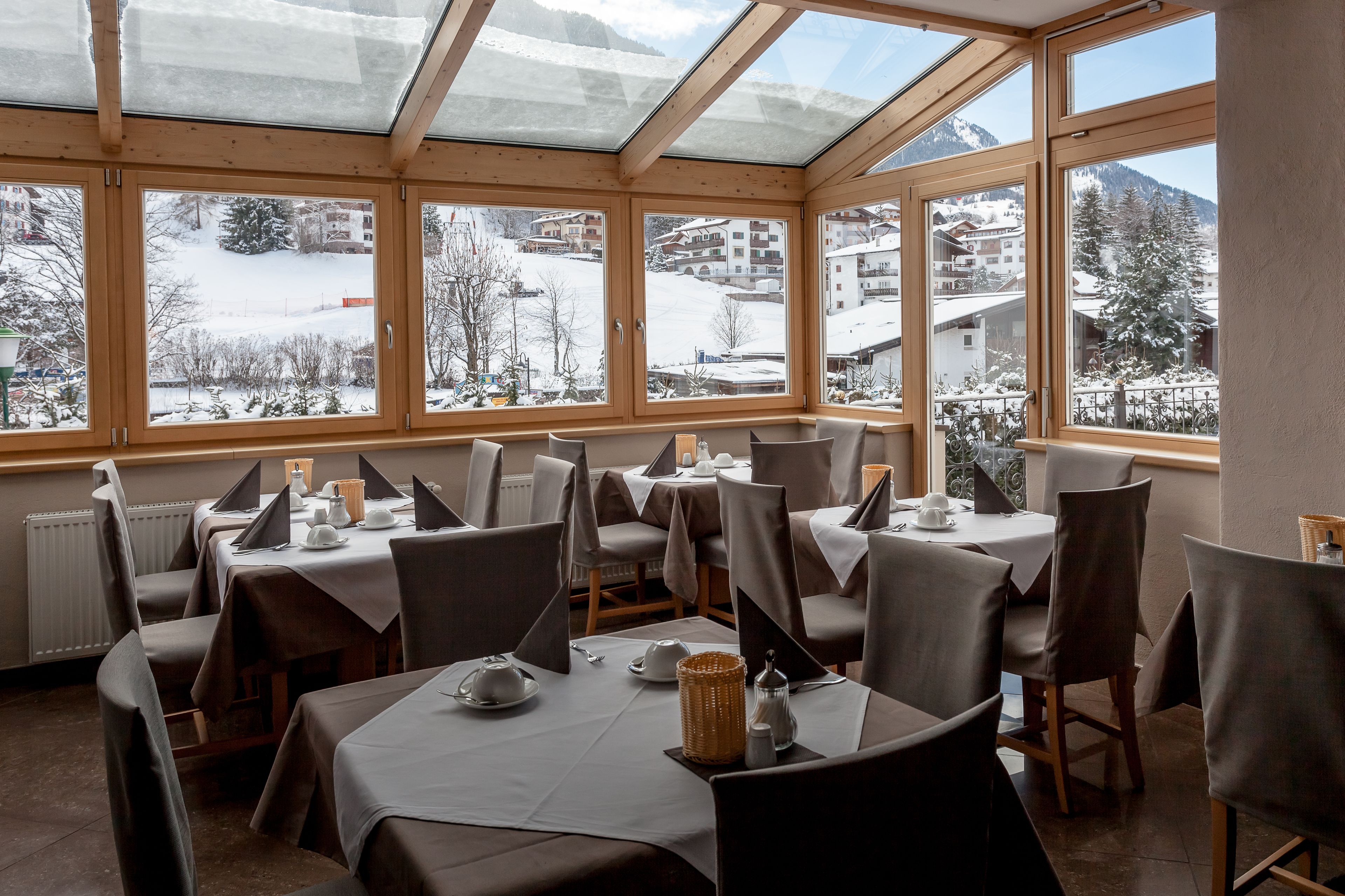 daily buffet breakfast (eur 16 per person)