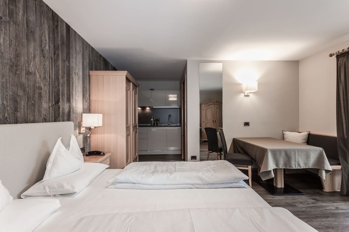 studio | 1 bedroom, in-room safe, desk, cots/infant beds