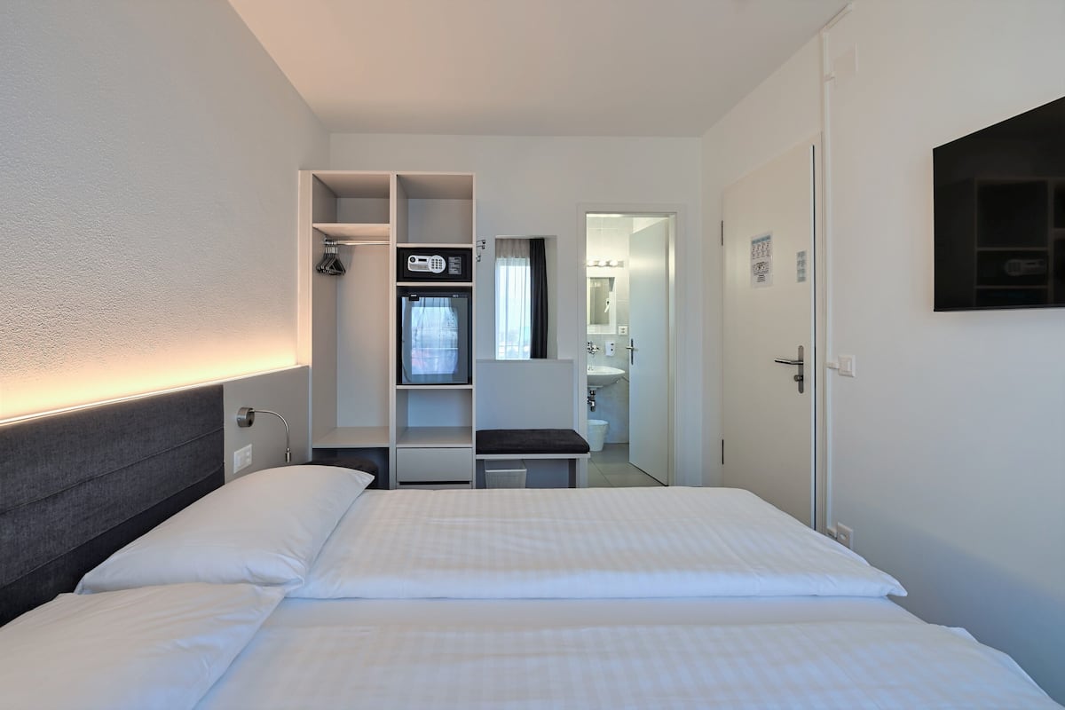 economy double room, balcony | minibar, in-room safe, desk, soundproofing