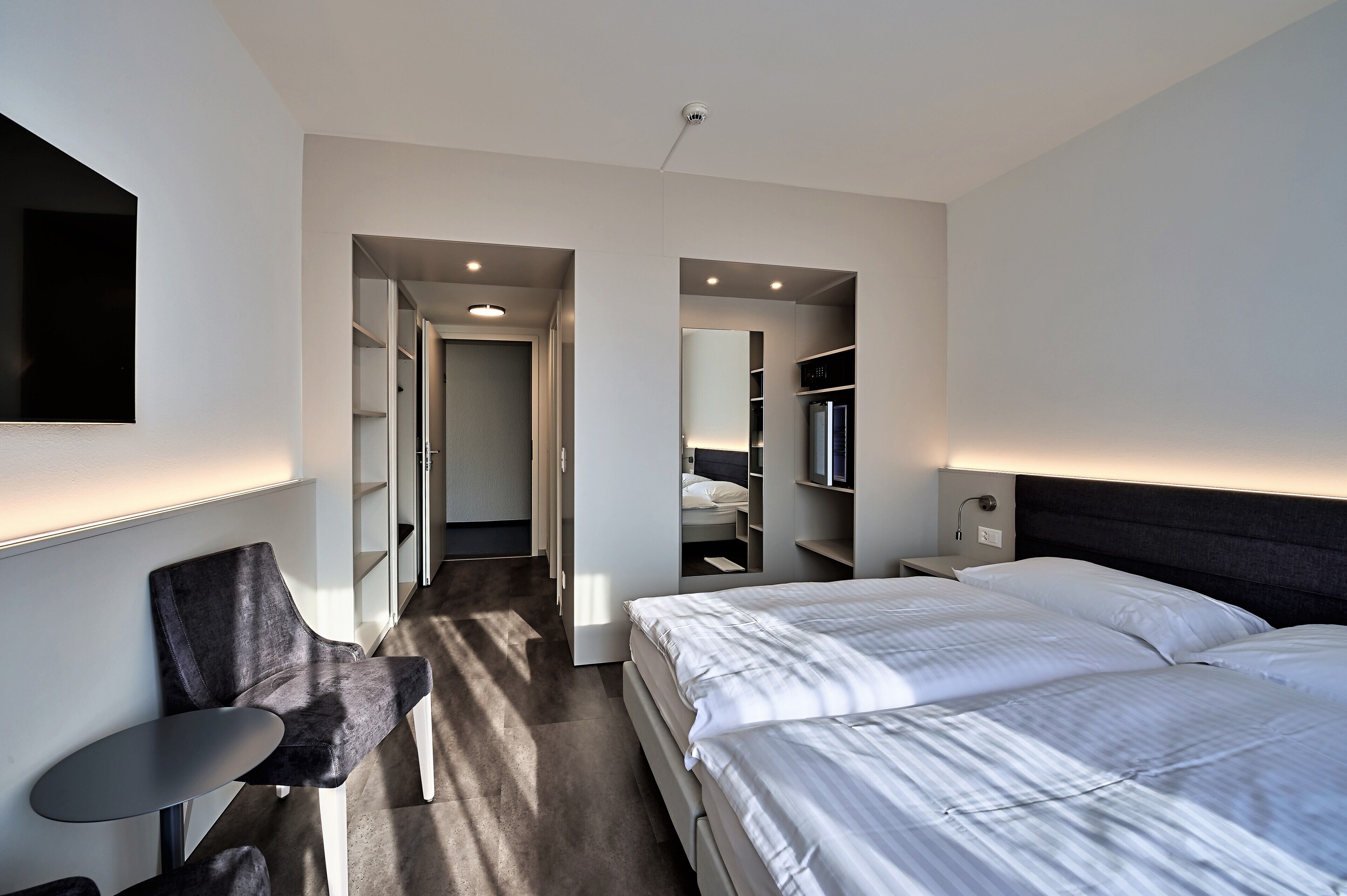 standard double room, balcony | minibar, in-room safe, desk, soundproofing