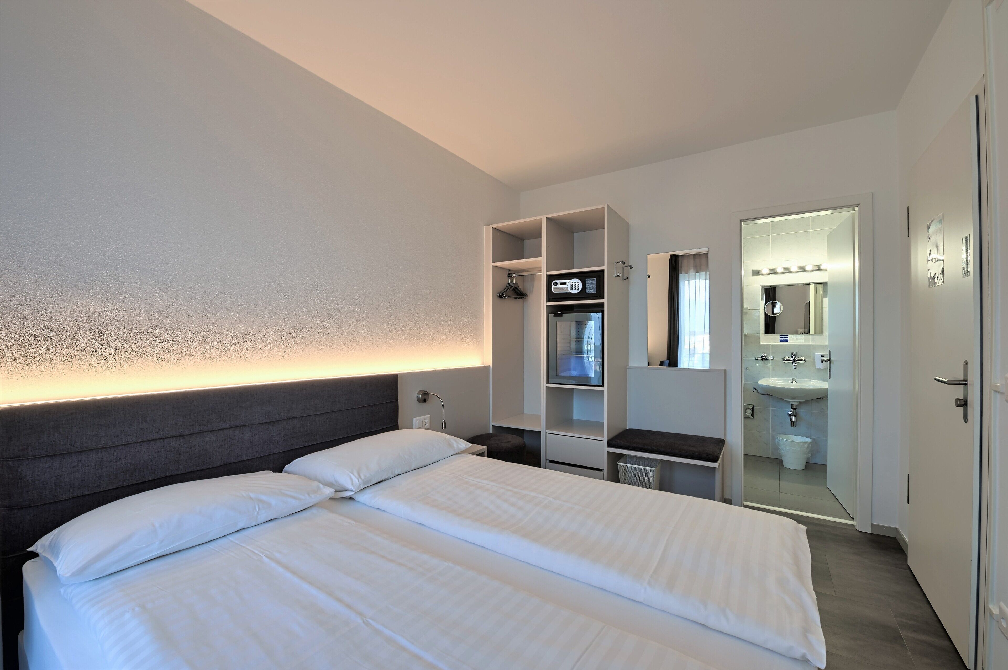 economy double room, balcony | minibar, in-room safe, desk, soundproofing