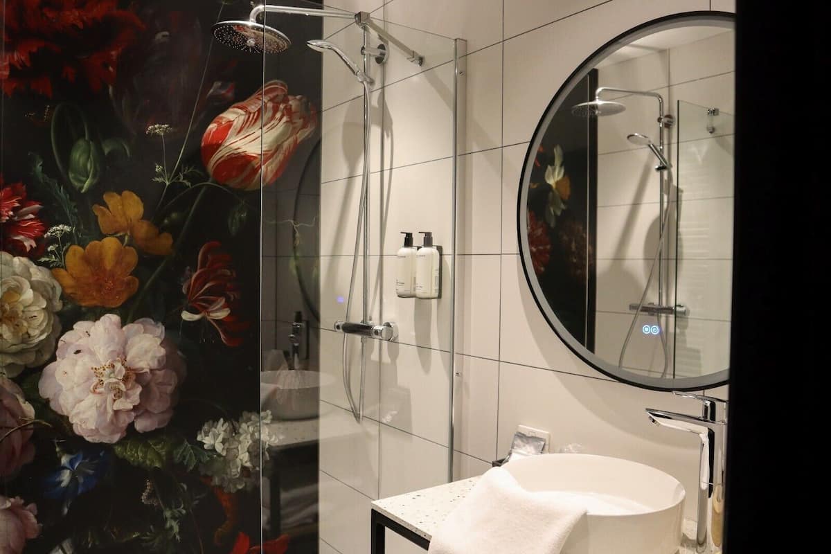 deluxe suite | 1 bedroom, hypo-allergenic bedding, minibar, in-room safe