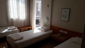 Triple Room | Desk - Isinda Hotel (Konyaalti)
