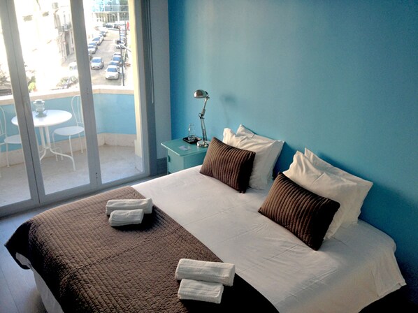 Double or Twin Room, Balcony | Blackout drapes, iron/ironing board, free cribs/infant beds, free WiFi - Ey Lisbon Hostel (Lisbon)