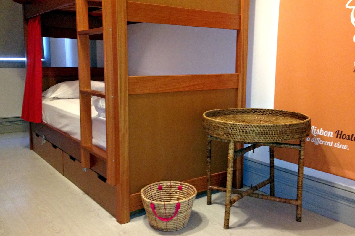 Habitación, varias camas | Cortinas blackout, tabla de planchar con plancha y cunas gratuitas