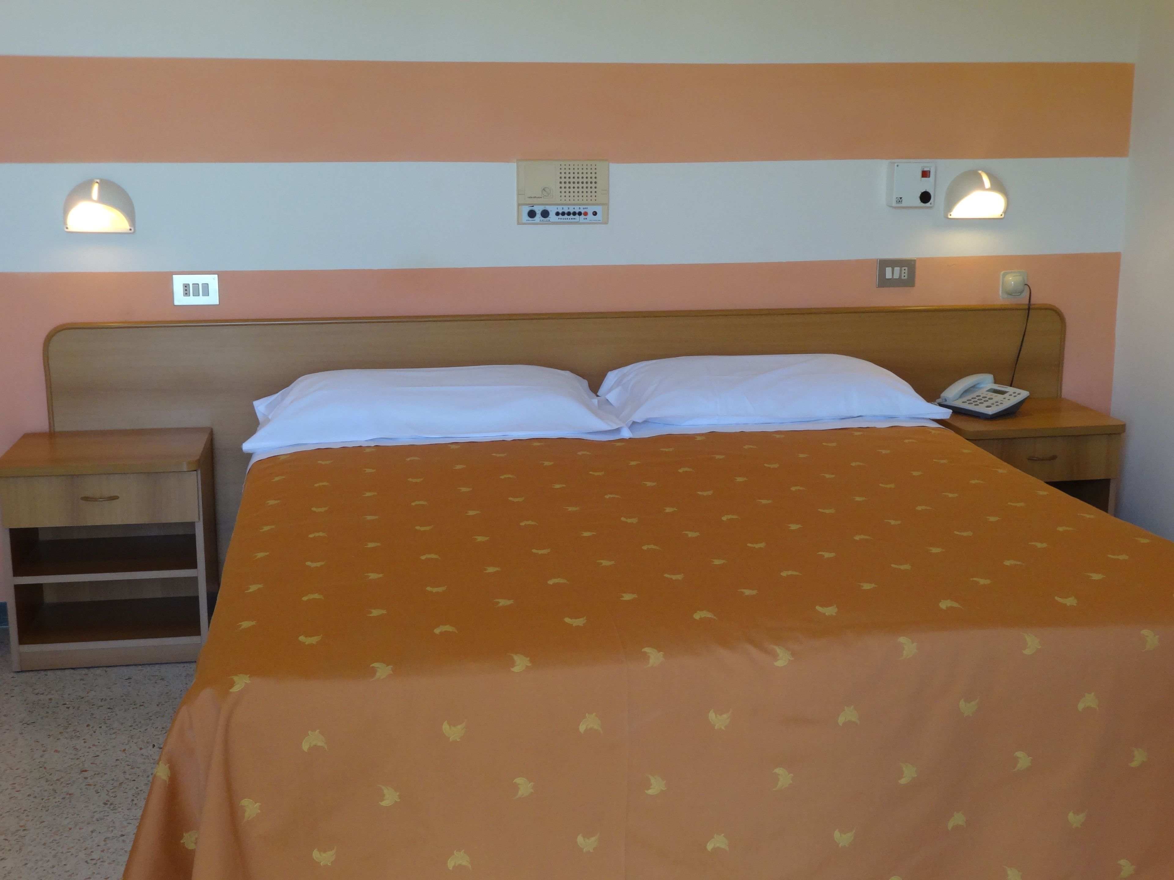 triple room | in-room safe, desk, free cots/infant beds, free wifi
