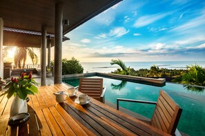 Three-Bedroom Villa with Private Pool and Thai-style Gazebo | ตู้นิรภัยในห้องพัก, โต๊ะทำงาน, พื้นที่ทำงานแบบใช้แล็ปท็อป, ผ้าม่านกันแสง