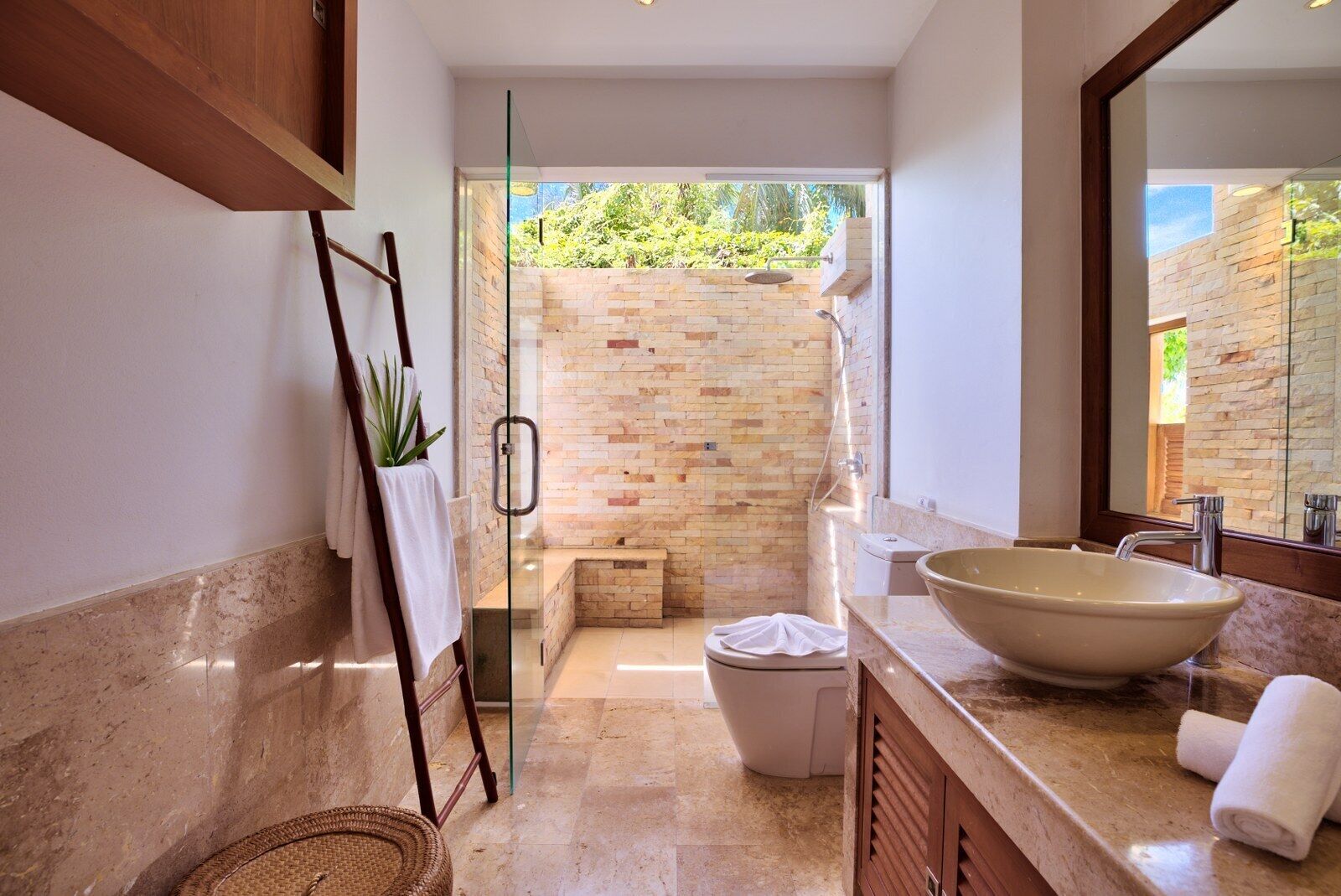 Comfort Villa, 3 Bedrooms, Partial Sea View | Bathroom | Separate tub and shower, deep soaking tub, rainfall showerhead
