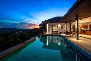 Three-Bedroom Villa with Private Pool and Thai-style Gazebo | วิวจากห้องพัก