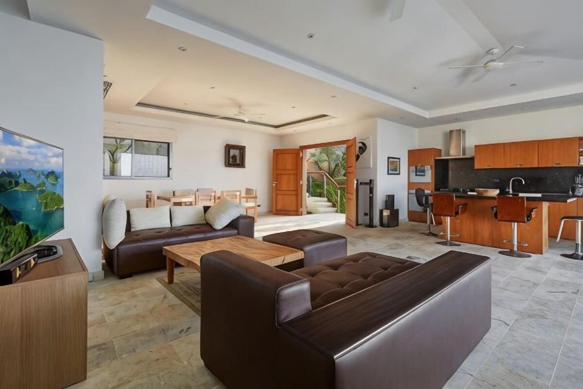 Living area | 22-inch flat-screen TV with cable channels, TV, DVD player