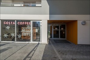 Property entrance - P&O Apartments Bielany (Warsaw)