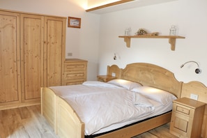 Duplex (5 people) | 1 quarto, edredons de pluma, berços (sobretaxa), Wi-Fi de cortesia