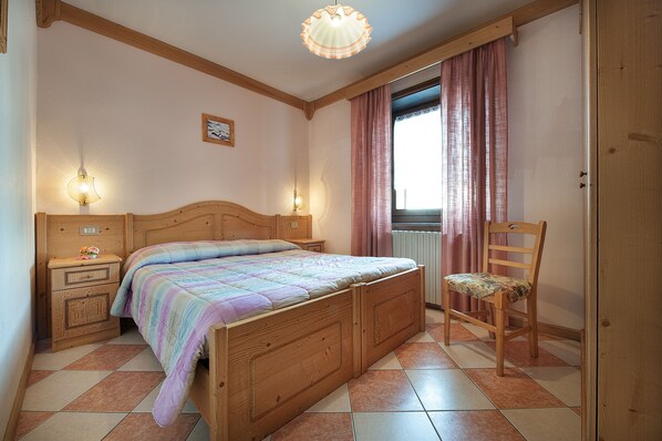 Apartment (3 people) | 1 bedroom, down comforters, cribs/infant beds, free WiFi