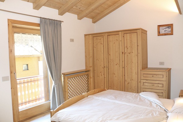 1 bedroom, down comforters, cribs/infant beds, free WiFi