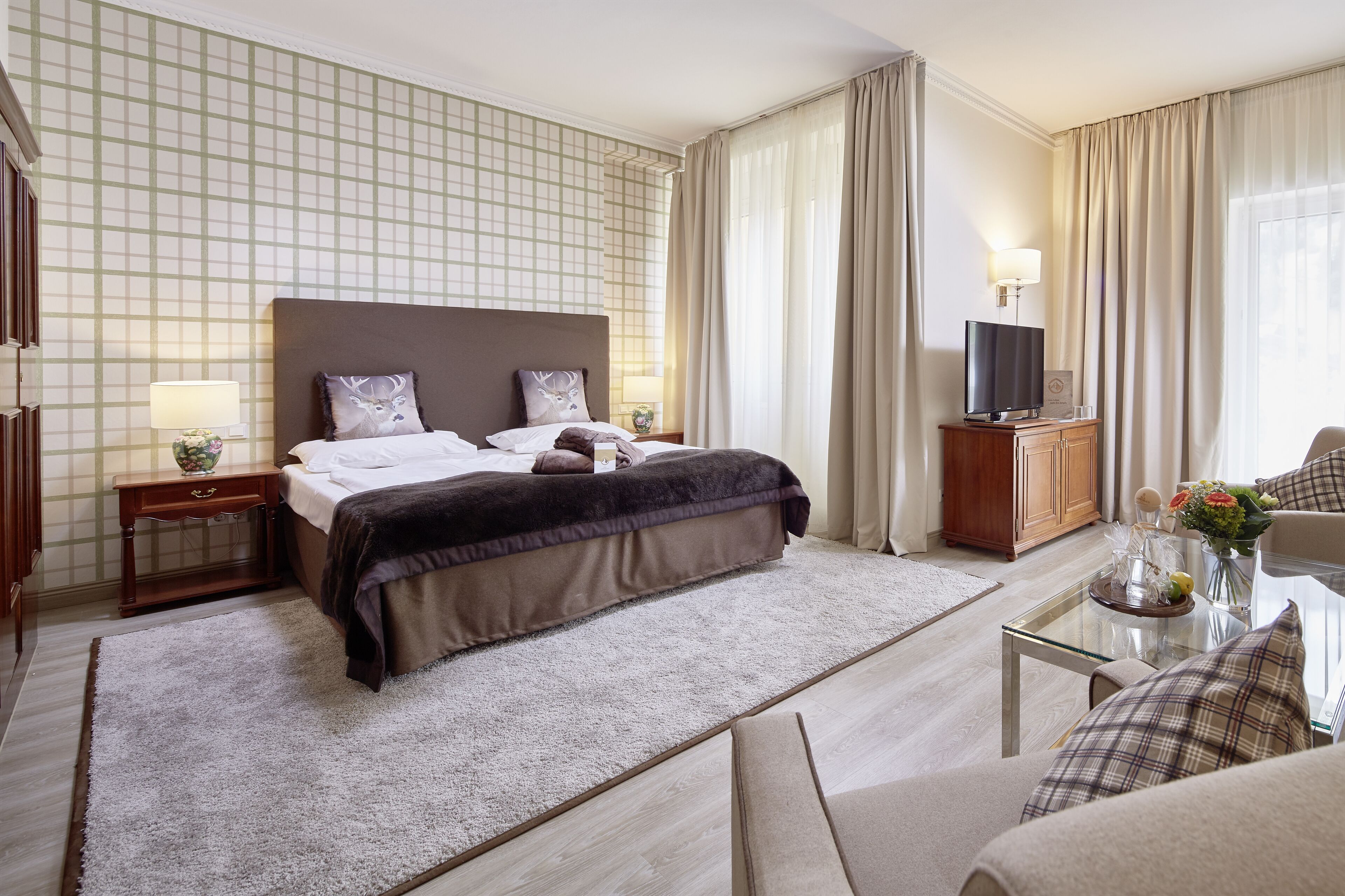 hypo-allergenic bedding, minibar, in-room safe, free wifi