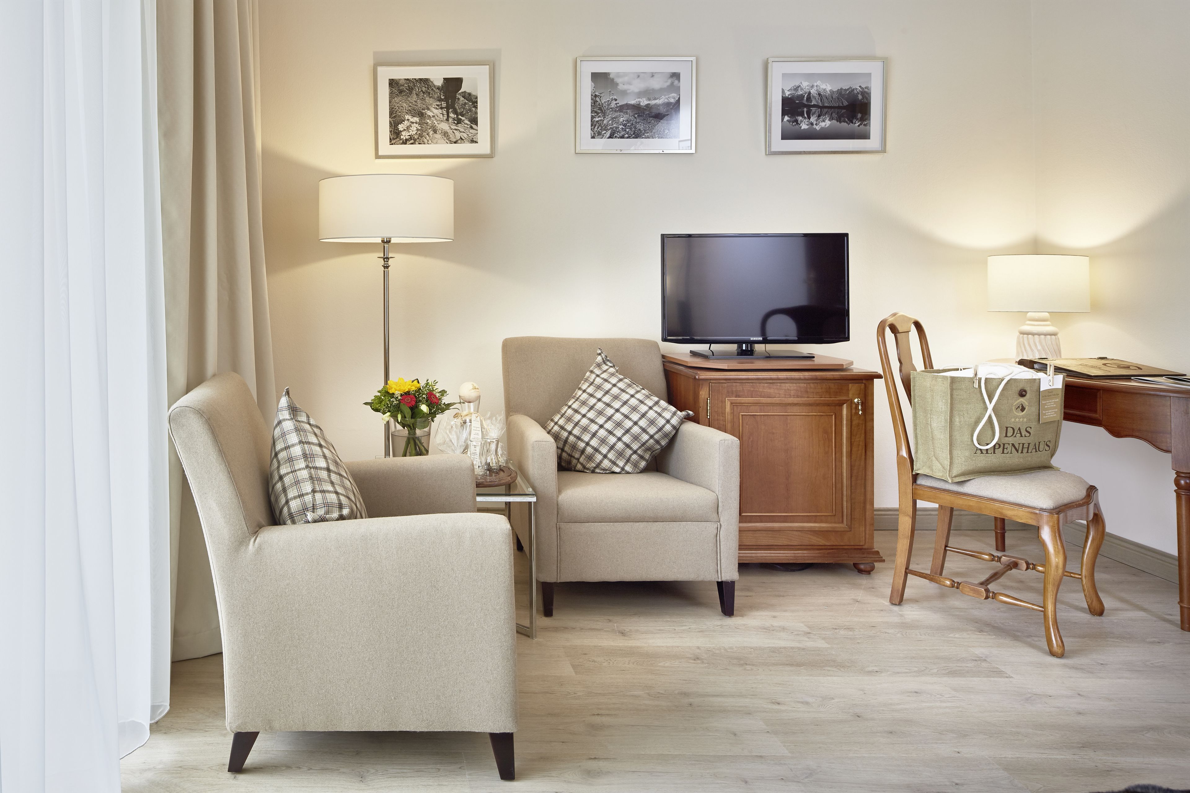 standard double room (s) | living area | flat-screen tv