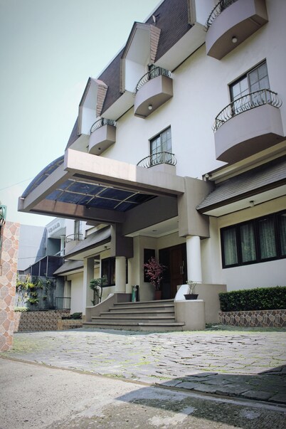 Chandra Residence