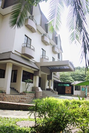 المنطقة المحيطة بالمنشأة