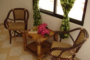 Standard Room | Minibar, desk, free cribs/infant beds, rollaway beds