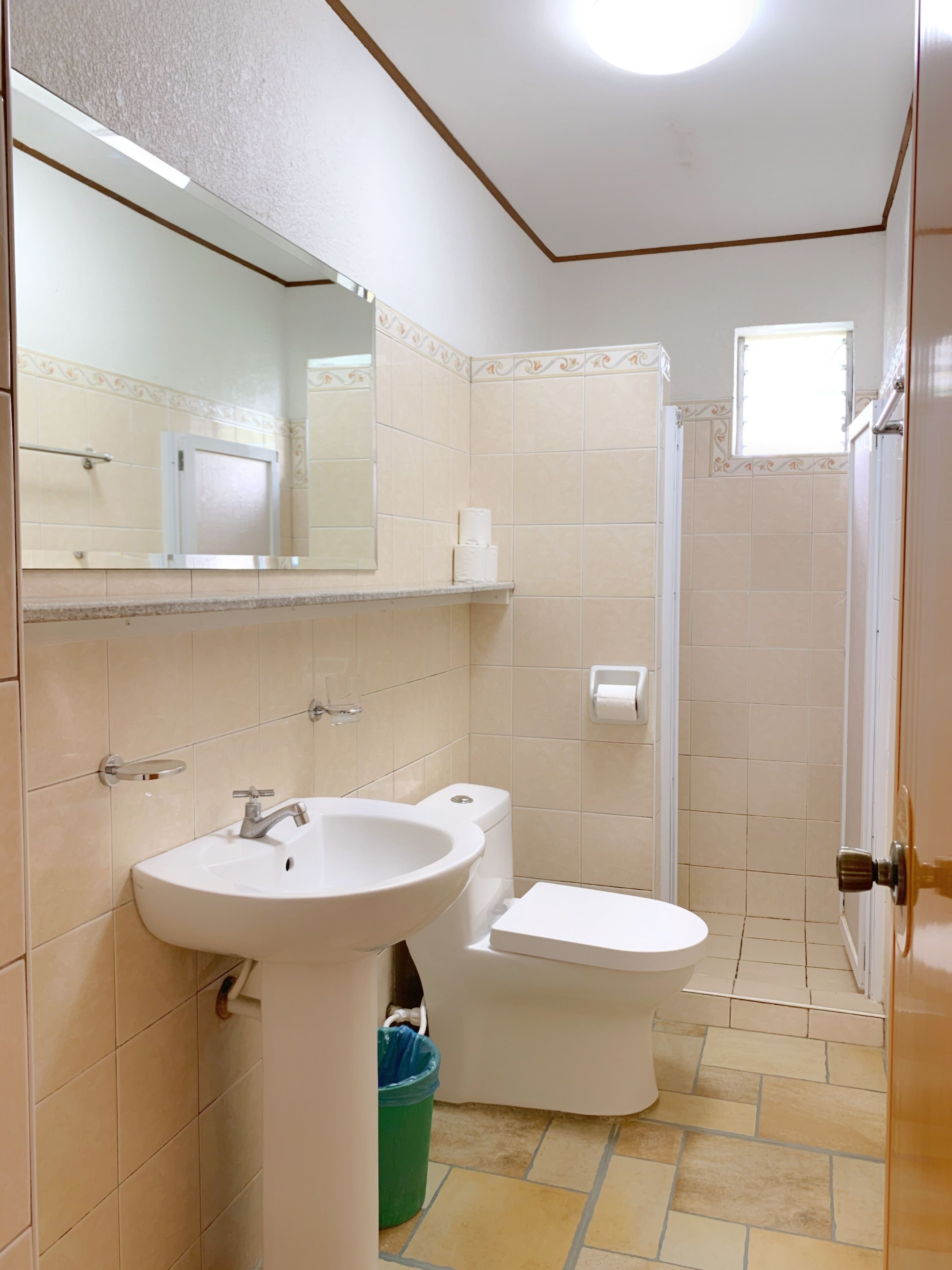 2 bedroom apartment | bathroom | shower, towels