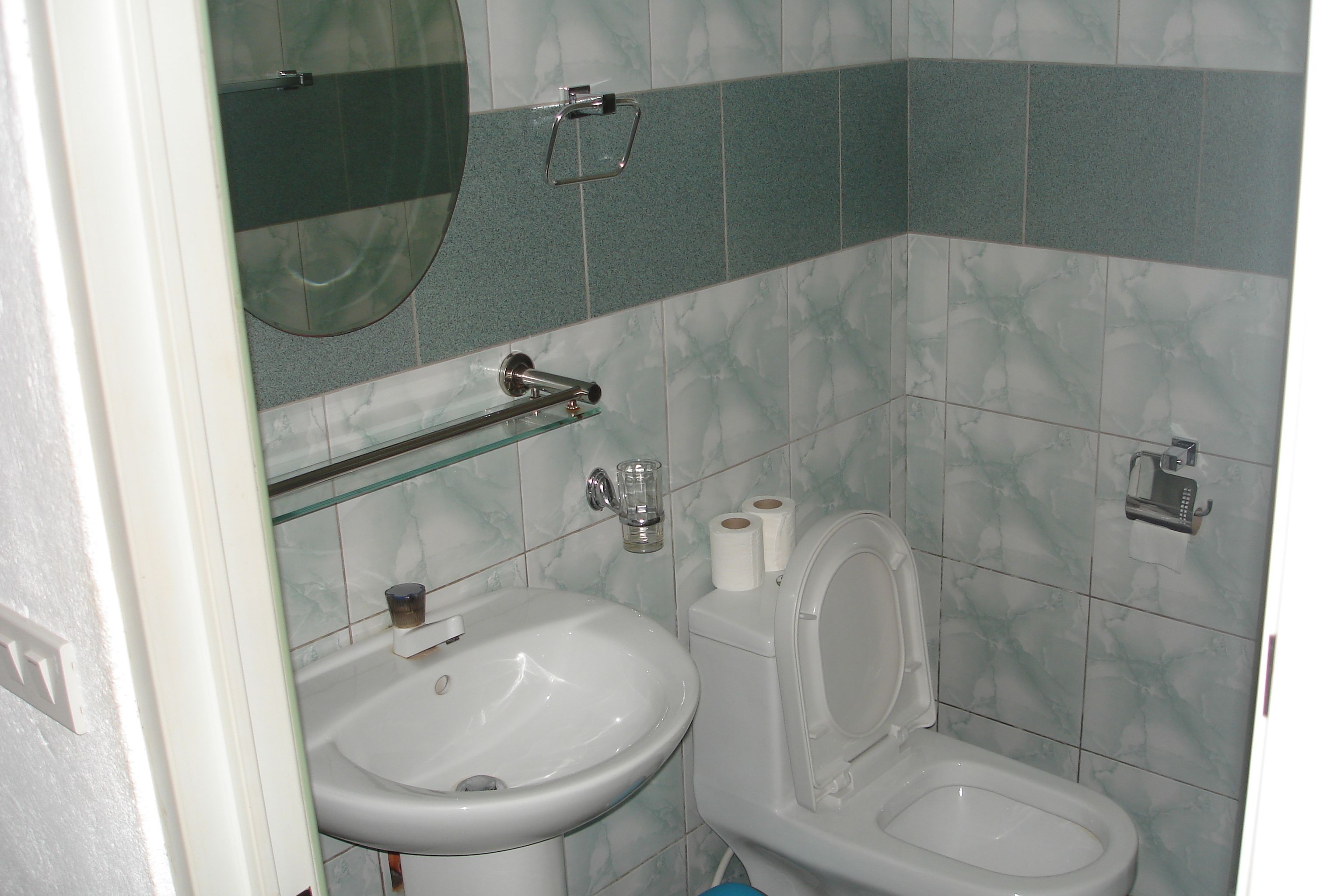 bungalow | bathroom | shower, towels