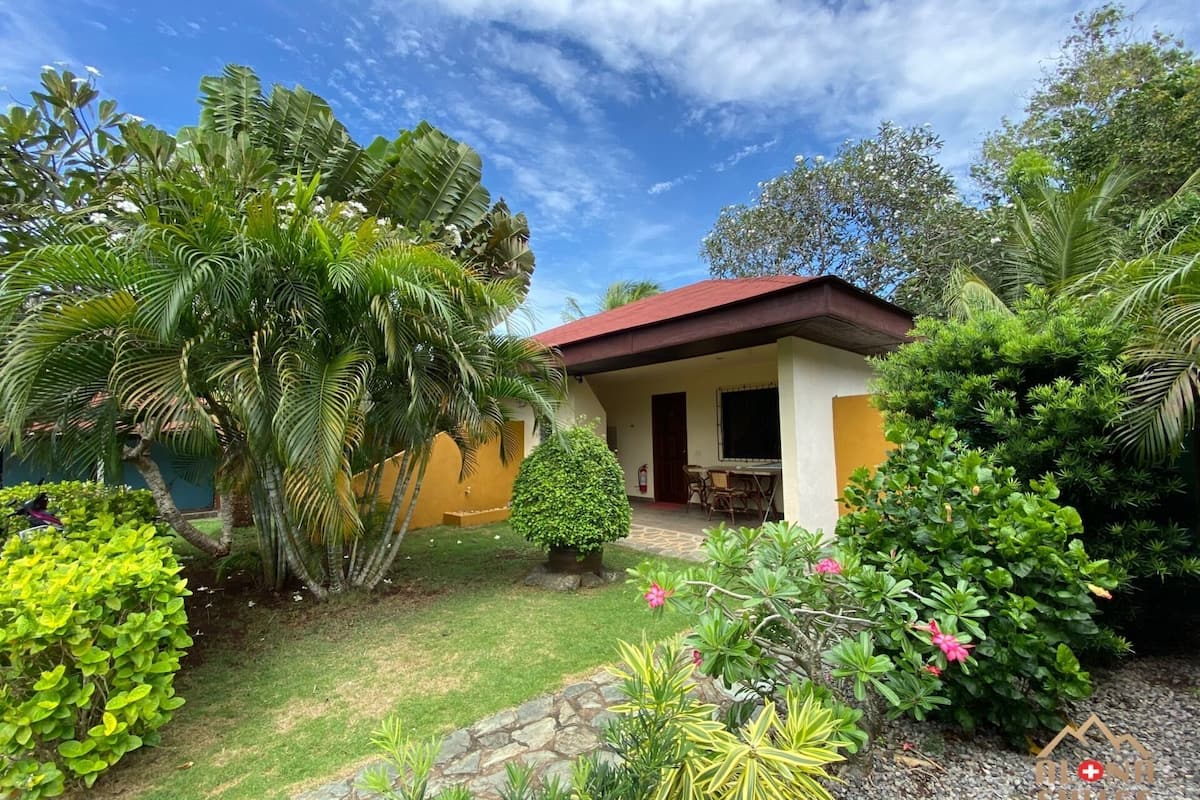 Bungalow | Minibar, desk, free cots/infant beds, rollaway beds