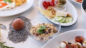 Café da manhã com buffet grátis todos os dias