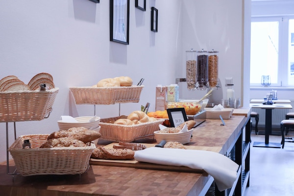 Free daily buffet breakfast