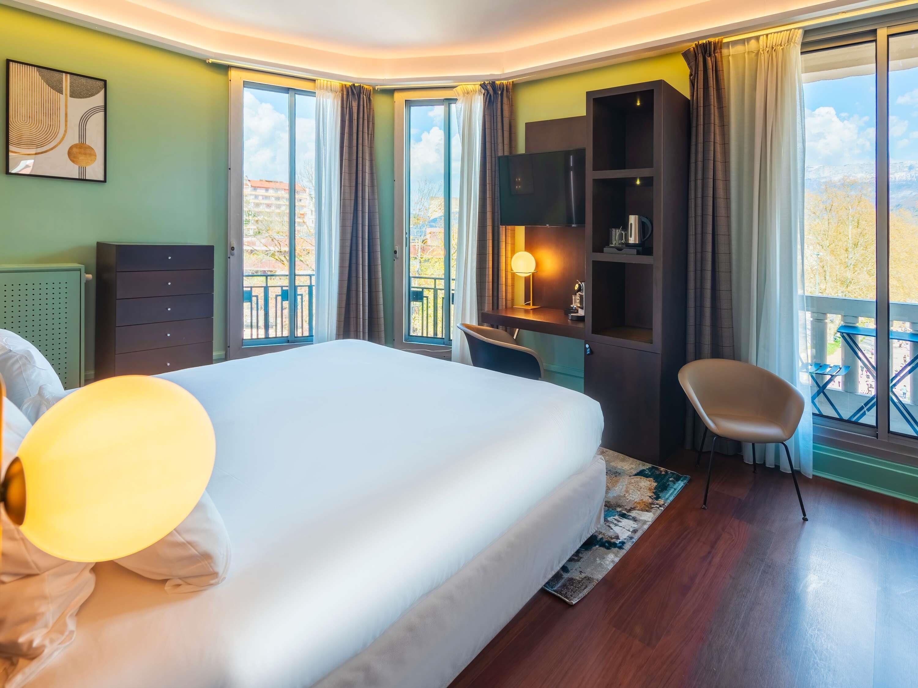 Literie de qualité, minibar, coffre-fort, bureau