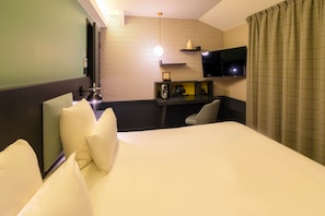 Superior Room, 1 Double Bed | Premium bedding, minibar, in-room safe, desk