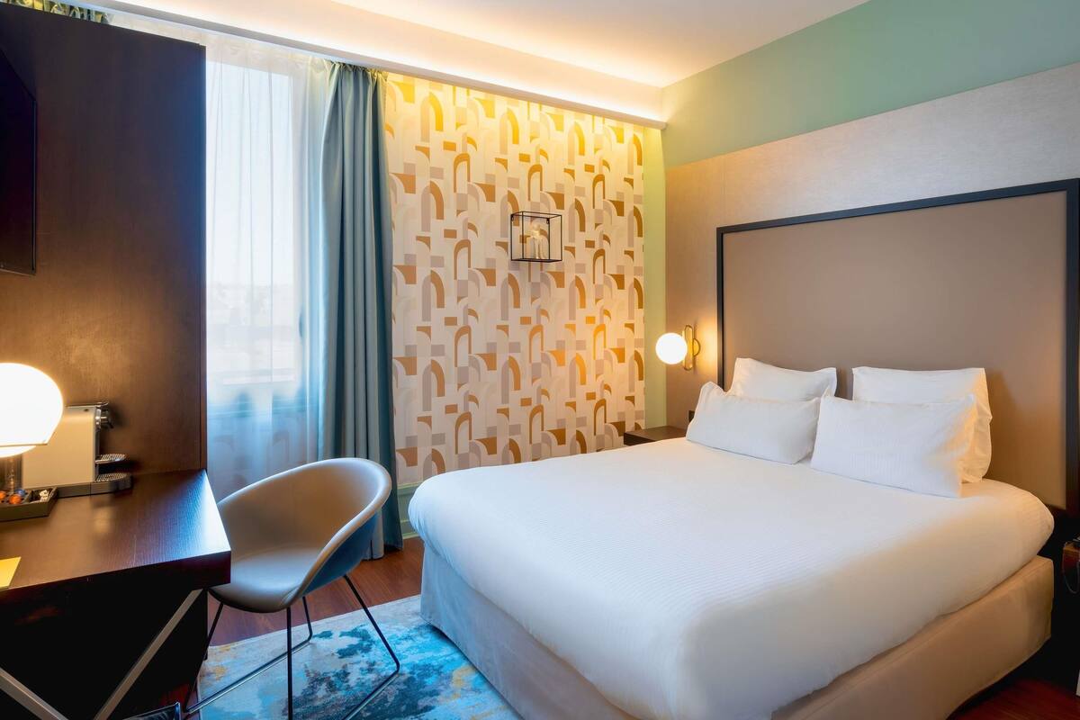 Premium bedding, minibar, in-room safe, desk