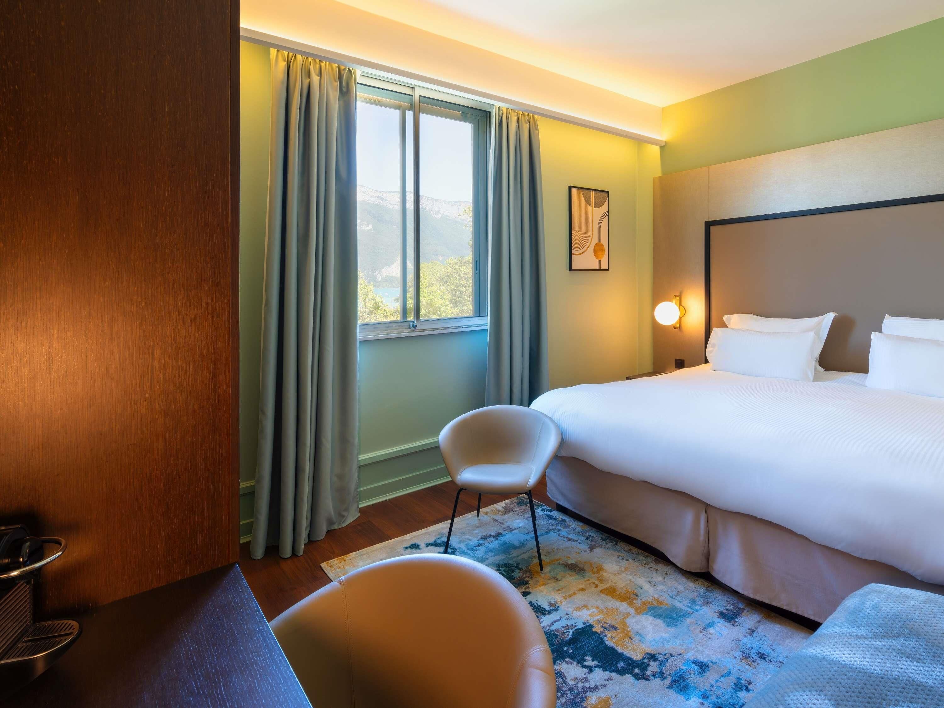 Premium bedding, minibar, in-room safe, desk