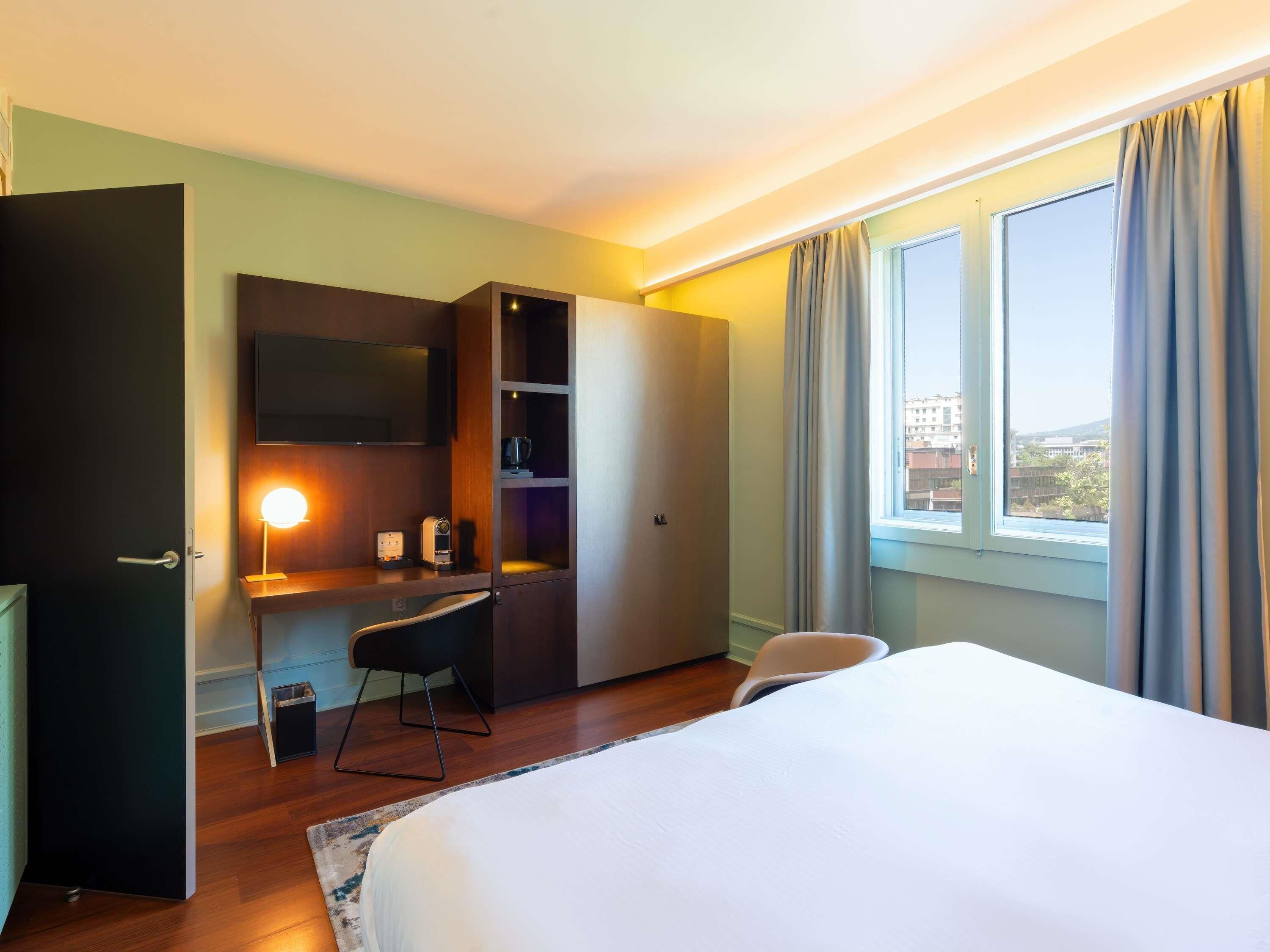 Superior Room, 1 Double Bed | Premium bedding, minibar, in-room safe, desk