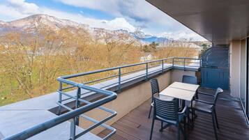 Luxe beddengoed, een minibar, een kluis op de kamer, een bureau