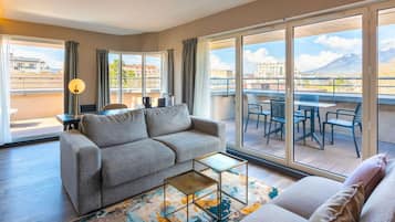 Premium bedding, minibar, in-room safe, desk