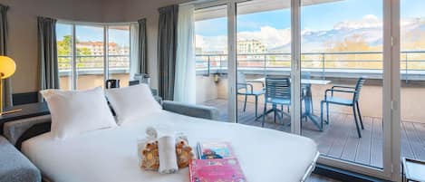 Premium bedding, minibar, in-room safe, desk