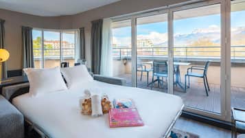 Premium bedding, minibar, in-room safe, desk