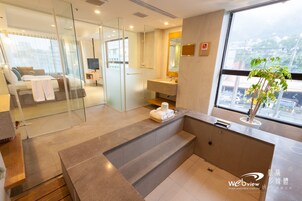 山邊房, 獨立浴室, 邊間 | 高級寢具、羽絨被、免費迷你吧、獨特裝潢