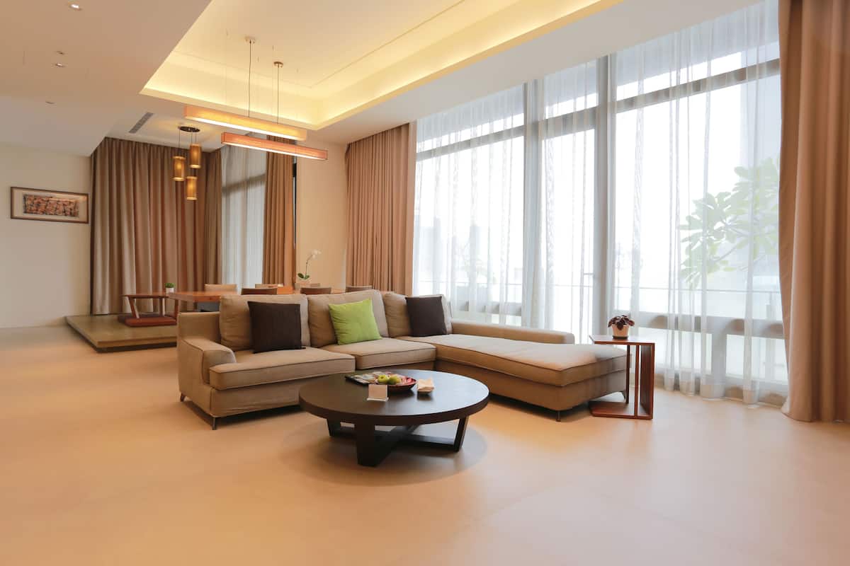 Premier-suite - eget badeværelse - Executive-niveau | Premium-sengetøj, dundyner, gratis minibar, individuelt design