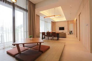 프리미어 스위트, 앙스위트, 이그제큐티브층 | 거실 | LED TV, MP3 도킹 스테이션