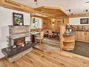 Free daily buffet breakfast  - Anthonys Alpin Hotel (Lech am Arlberg)