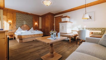 Suite familiar, 2 habitaciones | Caja fuerte, sistema de insonorización, cunas gratuitas y wifi gratis