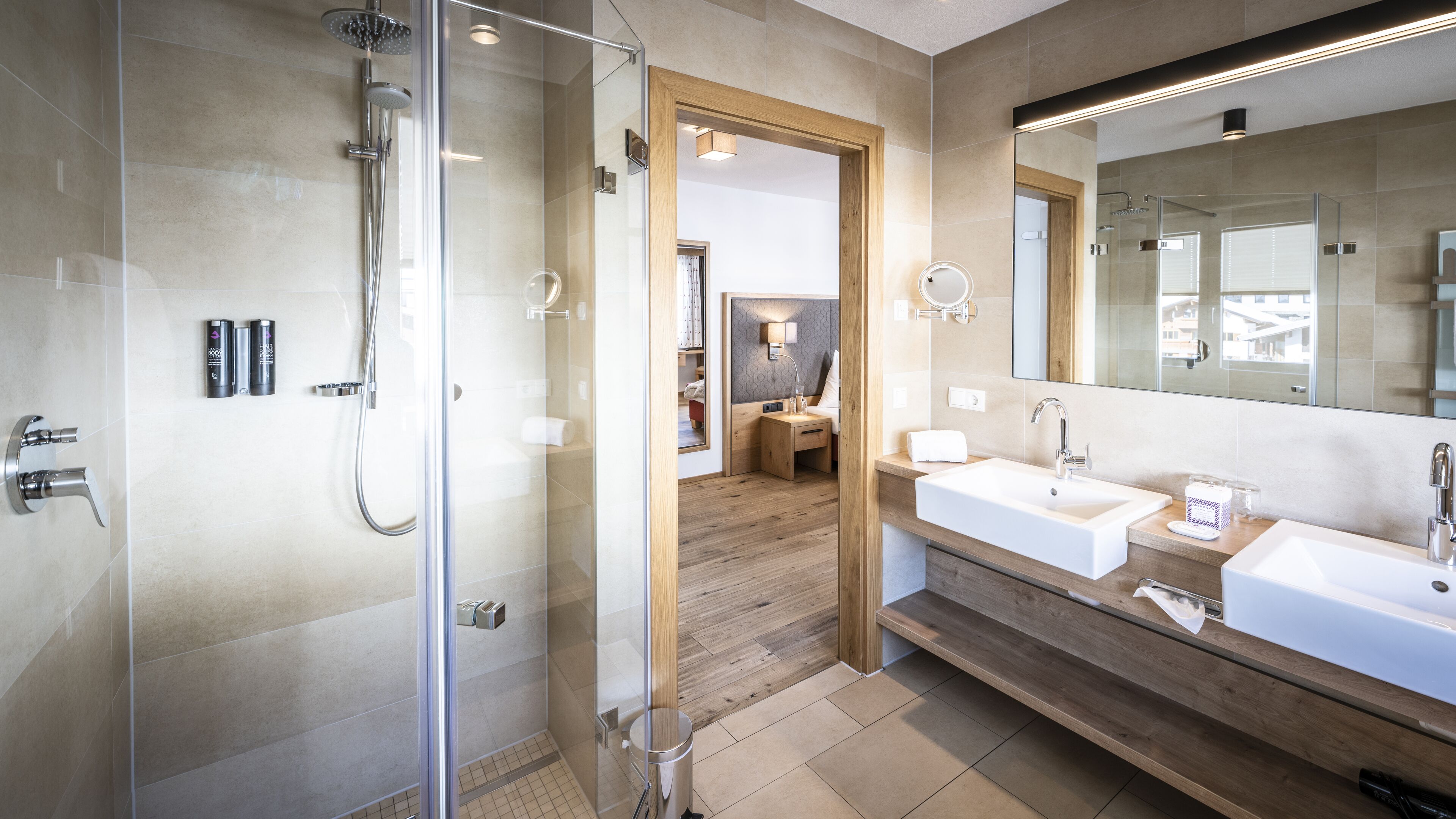 Deluxe Double Room, 2 Twin Beds, Mountain View | Bathroom | Shower, free toiletries, hair dryer, bathrobes
