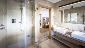 Deluxe Double Room, 2 Single Beds, Mountain View | Bathroom