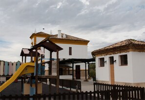 儿童活动区 - 室外